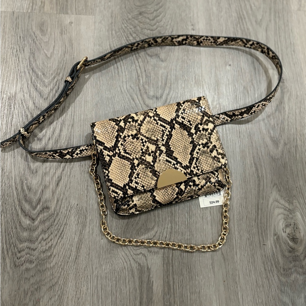 NWT- snake belt bag